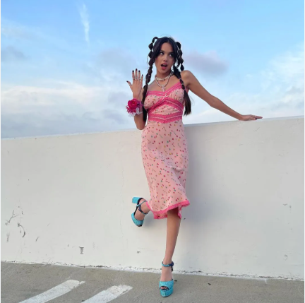 Betsey Johnson dresses vintage — Kuinka värikäs hurma valloitti arkeni